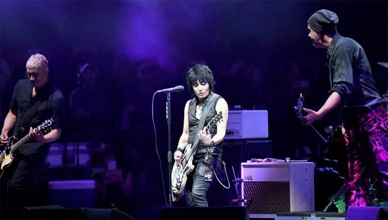 Joan Jett performing with surviving members of Nirvana