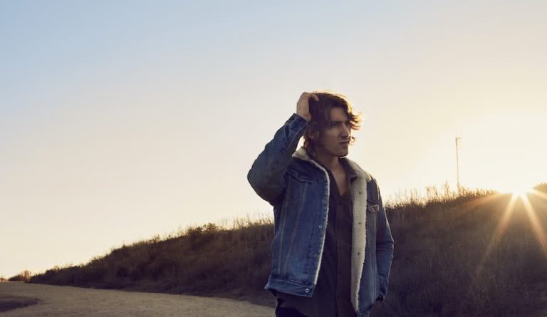 dean lewis 2019 press shot with sunset