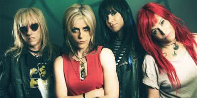 Iconic grunge outfit L7