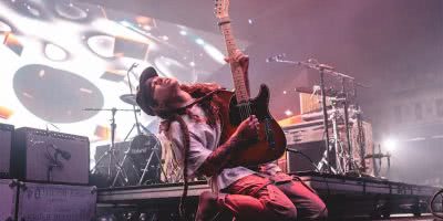 Tash Sultana performing live