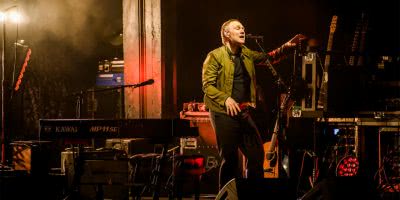 English music icon David Gray performing in Sydney