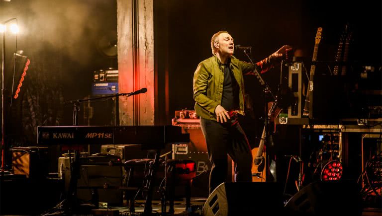 English music icon David Gray performing in Sydney