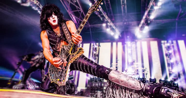 kiss paul stanley live rock guitar