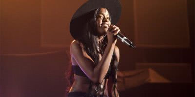 Image of Azealia Banks performing at the 2012 NME Awards