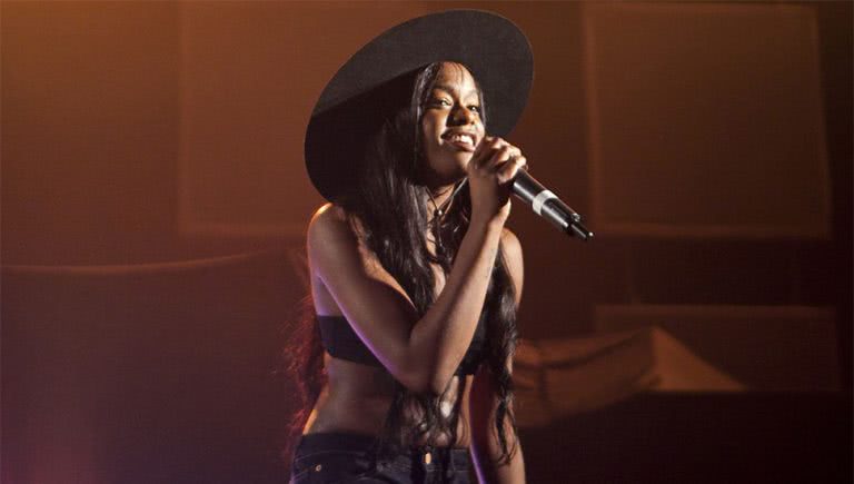 Image of Azealia Banks performing at the 2012 NME Awards