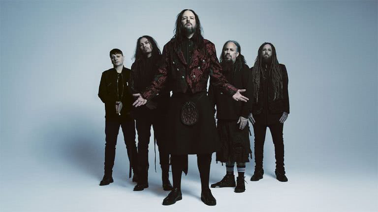 2019 press shot of nu-metal icons Korn