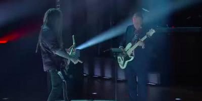 Brian "Head" Welch of Korn performs 'Blind' with former Presidential Candidate