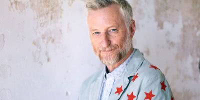 Image of iconic UK singer-songwriter Billy Bragg