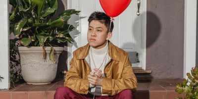 rich brian holding balloon