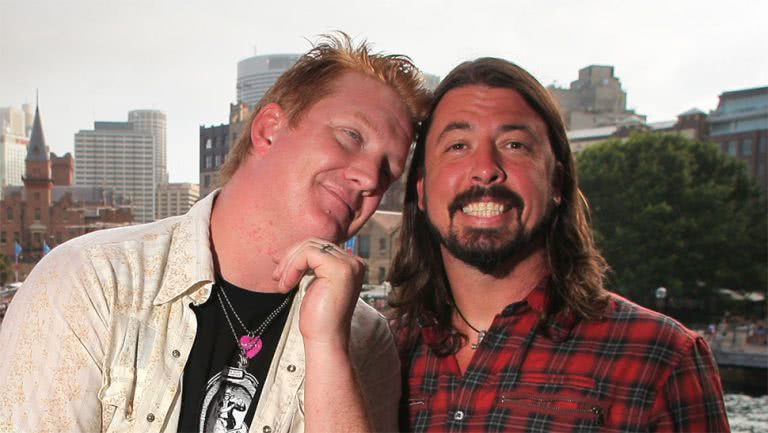 Image of Queens Of The Stone Age frontman Josh Homme with Foo Fighters rocker Dave Grohl