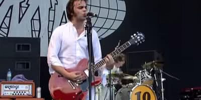 Image of Supergrass performing at Glastonbury 2004