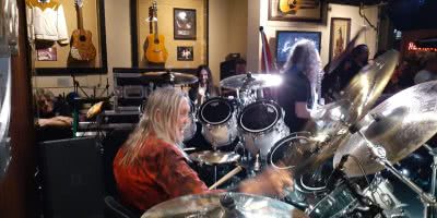 Nicko McBrain drumming