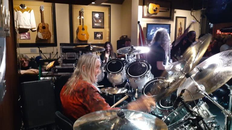 Nicko McBrain drumming