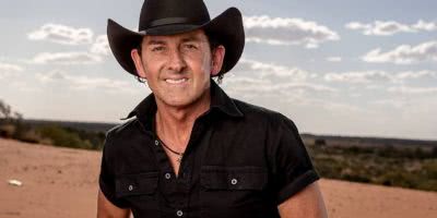 Lee Kernaghan is nominated for 8 Golden Gutiars