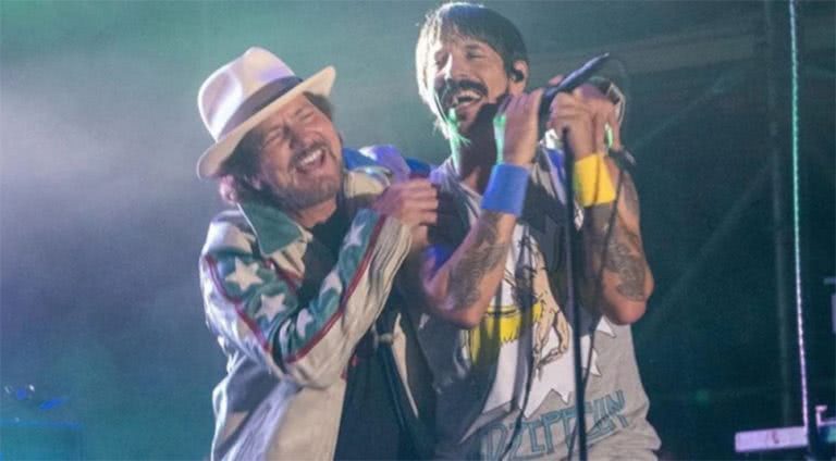 Image of Eddie Vedder performing with Anthony Kiedis of the Red Hot Chili Peppers