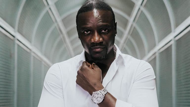 Akon has stood by his inflammatory remarks on the rich and poor