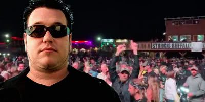 Photo of Smash Mouth singer over crowd
