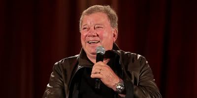 William Shatner speaking at the 2018 Phoenix Comic Fest at the Phoenix Convention Center in Phoenix, Arizona.