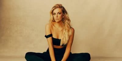 lindsay ell press shot