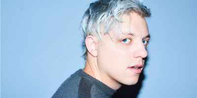 Robert DeLong Press Shot