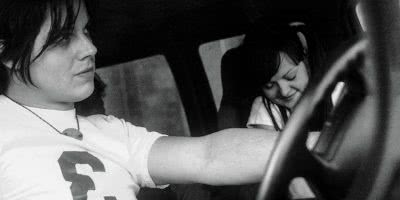 TMR_700_TheWhiteStripes_GreatestHits_FRONT