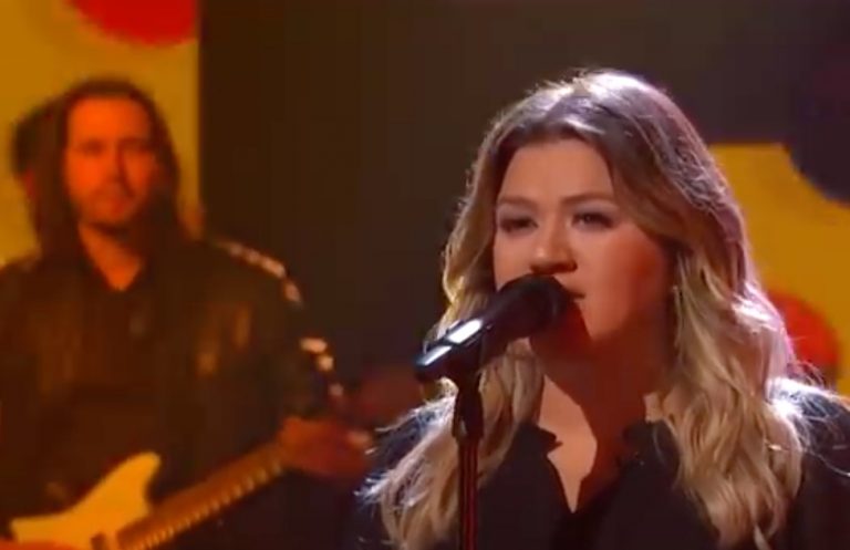 Kelly Clarkson Barracuda cover