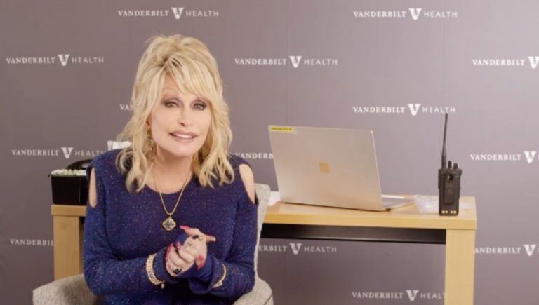 dolly parton gets covid-19 vaccine