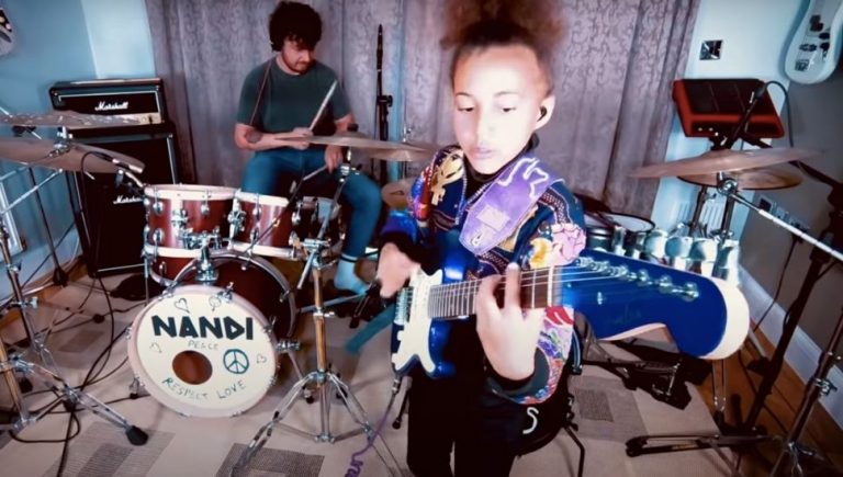 Nandi Bushell and Arctic Monkeys' Matt Helders perform 'I Bet You Look Good on the Dancefloor'