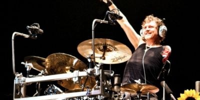 Def Leppard drummer Rick Allens has recalled the letter Phil Collins sent him when he lost his arm