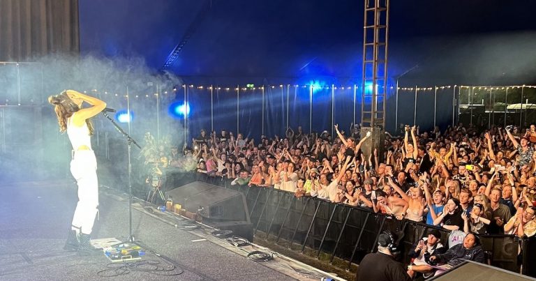 Amy shark Bluesfest Byron Bay 2022