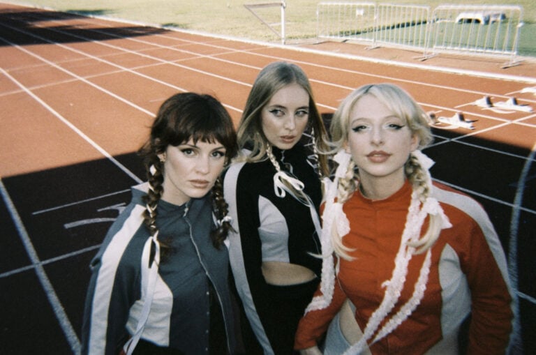 Blusher press image