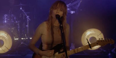 Gordi (aka Sophie Payten) performing on the Kelly Clarkson Show.