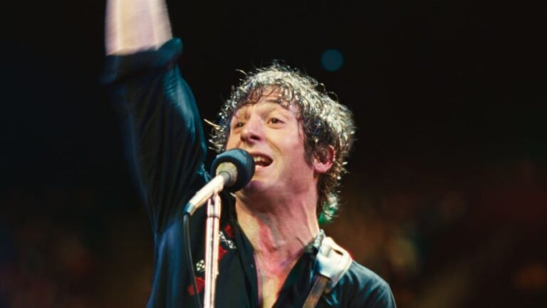 Jeremy Allen White as Bruce Springsteen in Deliver Me From Nowhere trailer