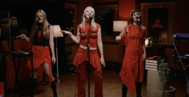 Blusher in the Like a Version studio.