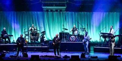 Squeeze concert