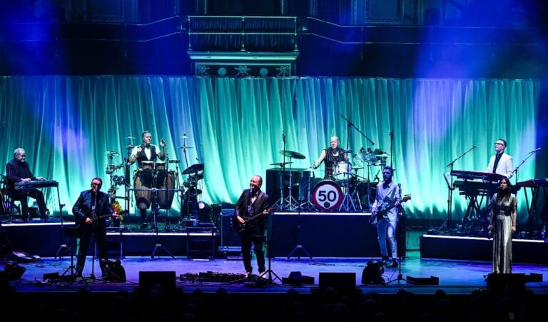 Squeeze concert