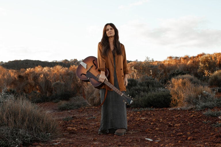 Kasey Chambers Howlin Country