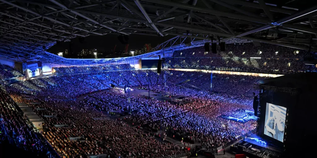 Luke Combs performs at Sydney's Accor Stadium (Photo courtesy Frontier Touring)