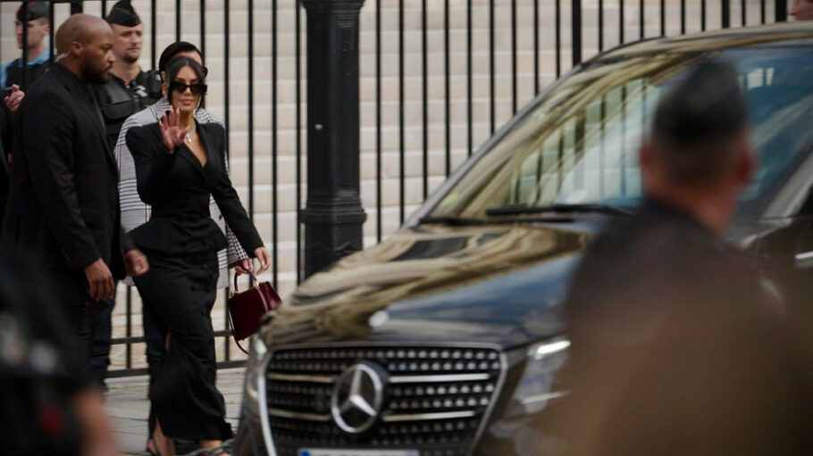 Kim Kardashian arrives at Paris Court