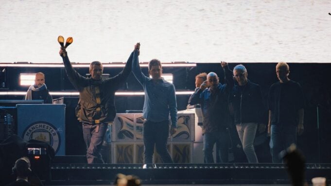 Oasis Electrify Cardiff With First Show