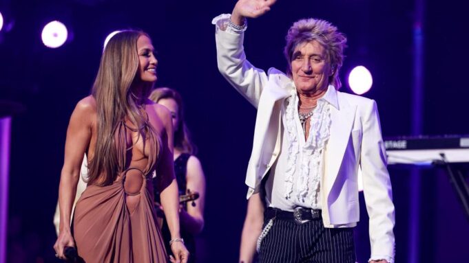 Rod Stewart waves at crowd