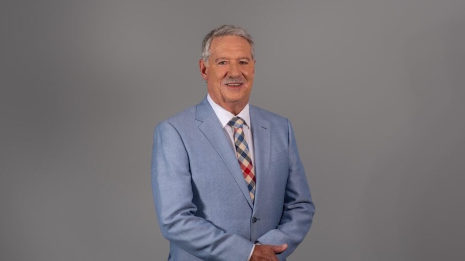 Australia's Longest-Serving Weather Presenter Retire