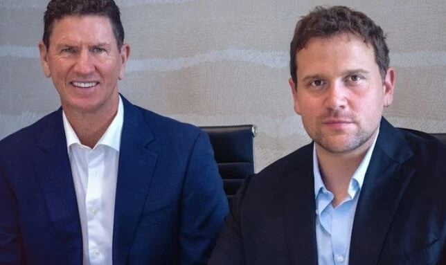 Val Morgan's Damian Keogh and Vinyl's