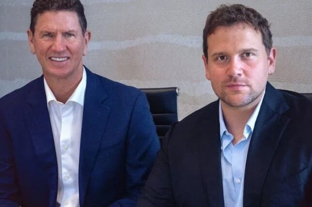 Val Morgan's Damian Keogh and Vinyl's