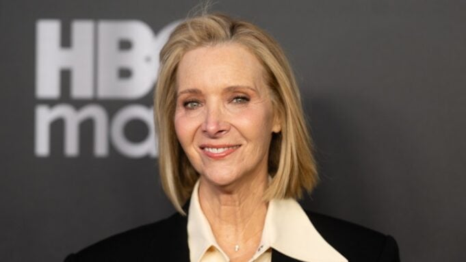 Lisa Kudrow at event