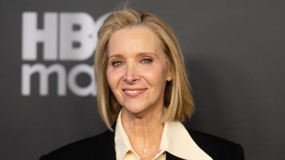 Lisa Kudrow at event