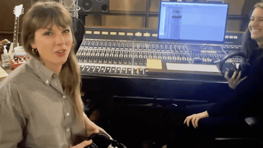 Taylor Swift in recording studio