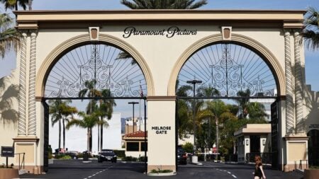 Paramount gate