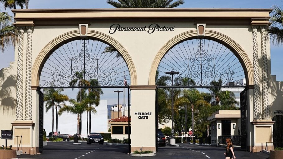 Paramount gate